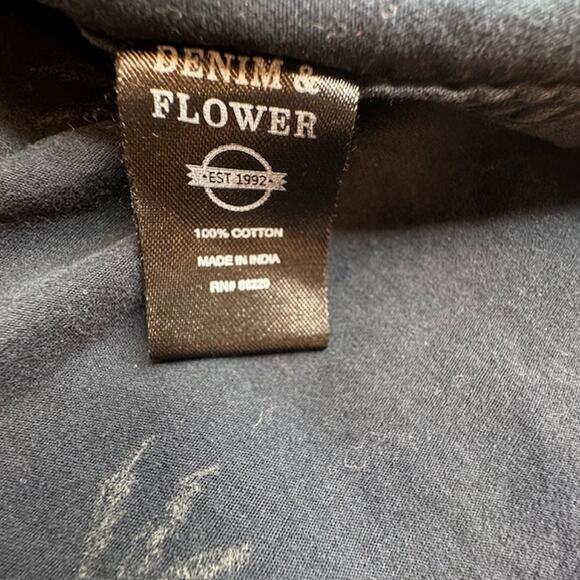 Denim & Flower X-Large Button-Up Flamingo Palm Tree Santa Shirt - Picture 8 of 8